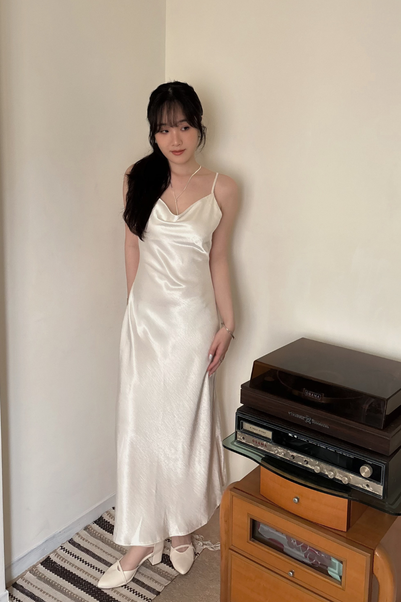 緞面挖背長洋裝_杏_5_800x1200