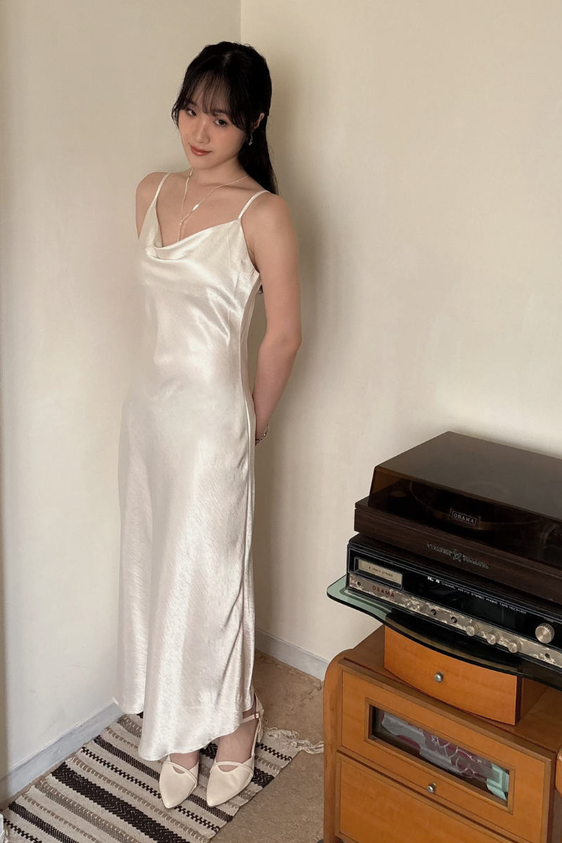 緞面挖背長洋裝_杏_6_800x1200