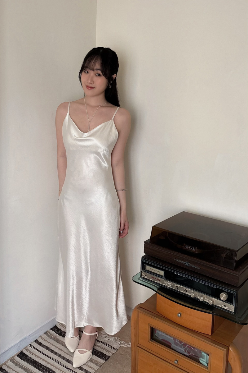 緞面挖背長洋裝_杏_7_800x1200