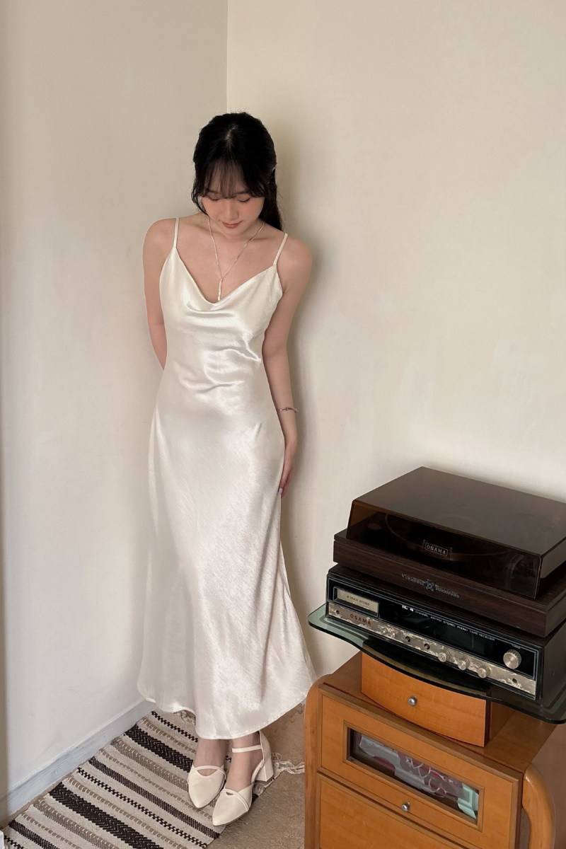 緞面挖背長洋裝_杏_10_800x1200