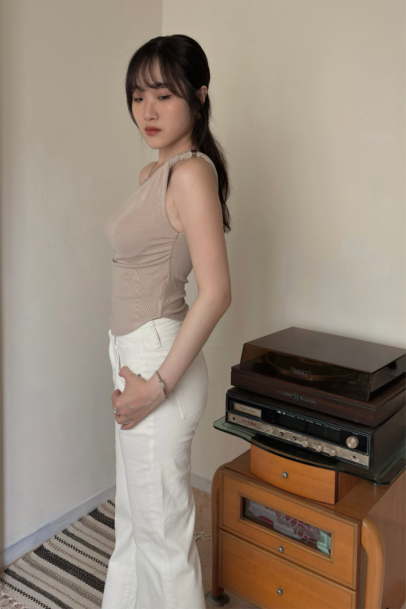 扭結感斜肩上衣_奶茶_5_800x1200