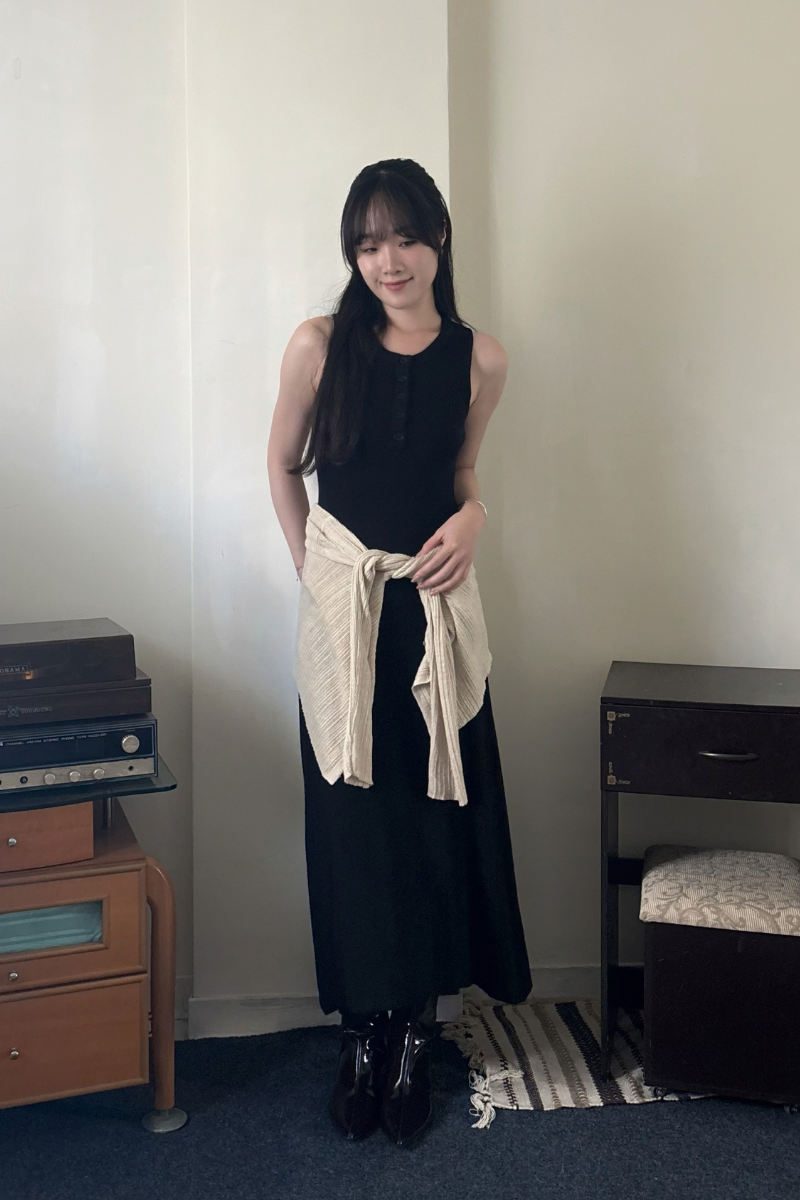 排釦針織洋裝_黑_4