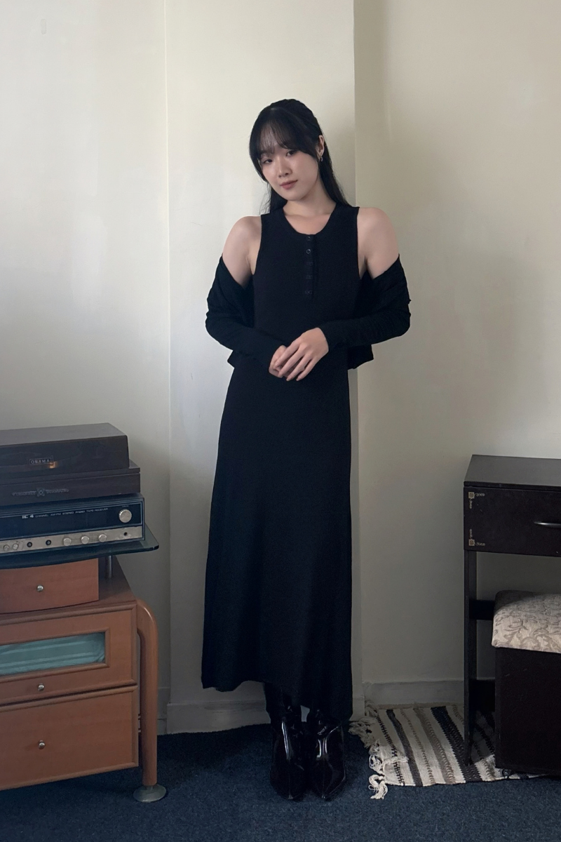 排釦針織洋裝_黑_2