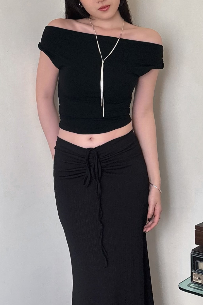 扭結褶皺感一字領Bra Top_1_800x1200