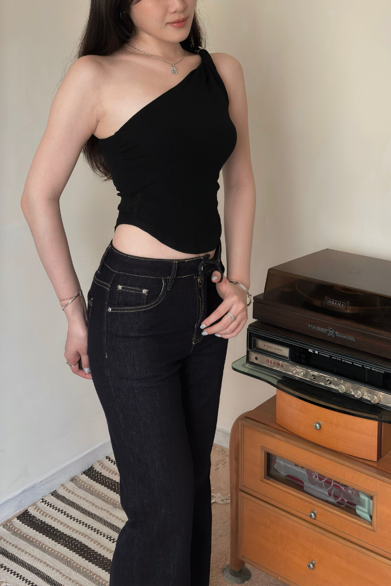 扭結感斜肩上衣_黑_1_800x1200