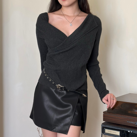 設計感翻領側抓皺上衣1