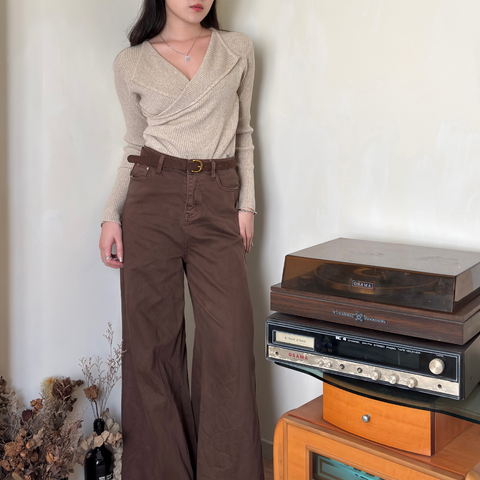 設計感翻領側抓皺上衣2