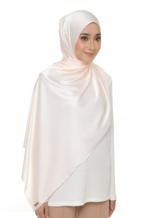 8.12.18 FLIPYOURSHAWL - HANIF12903