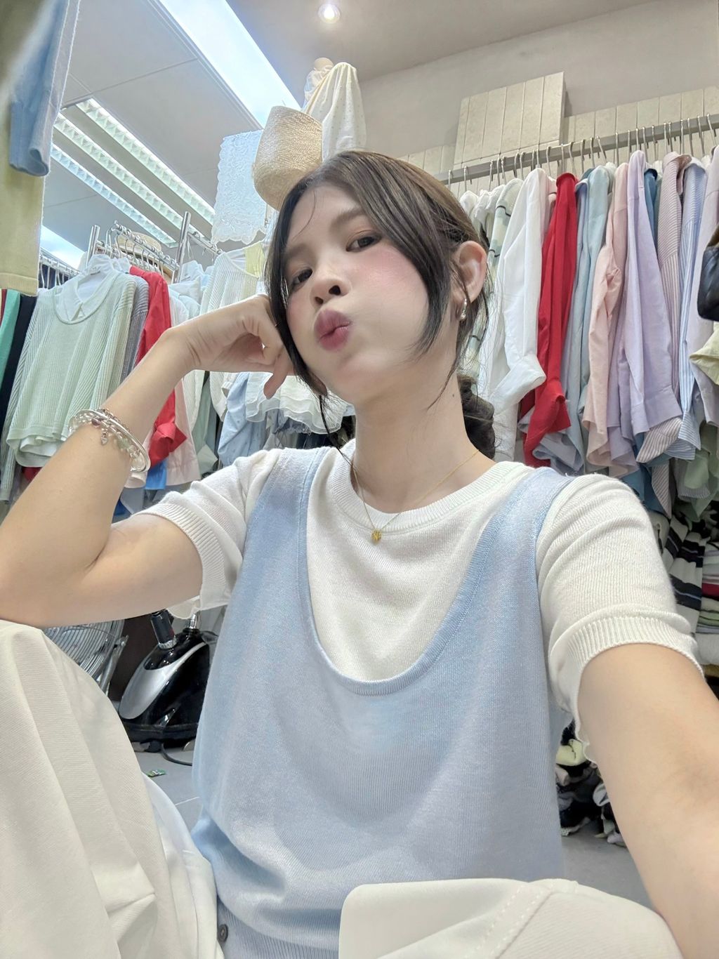 228e6453f8e1b34064f3aab3bea9fa70