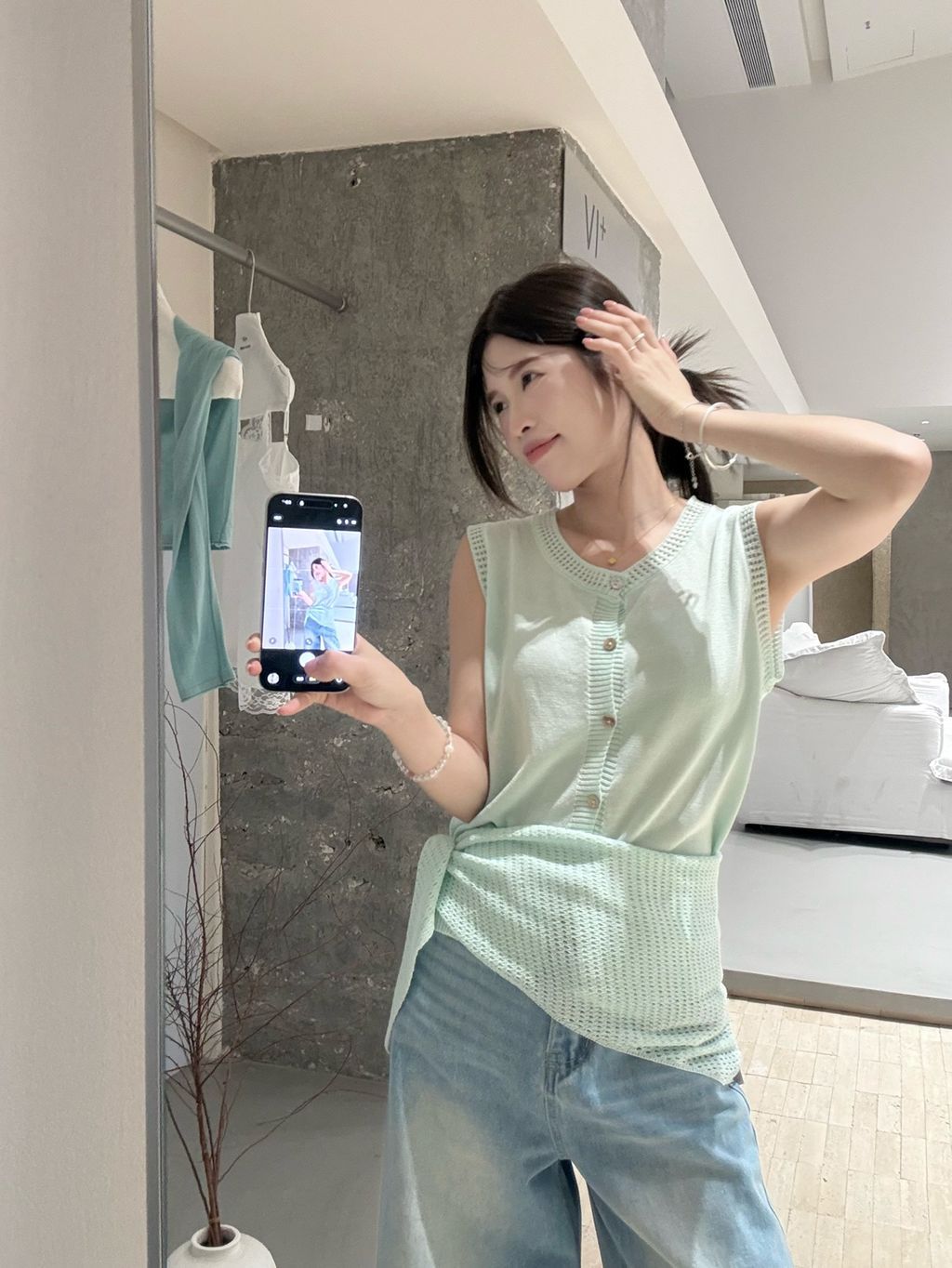 f848d77e8381f4ee93577663b76be0ab