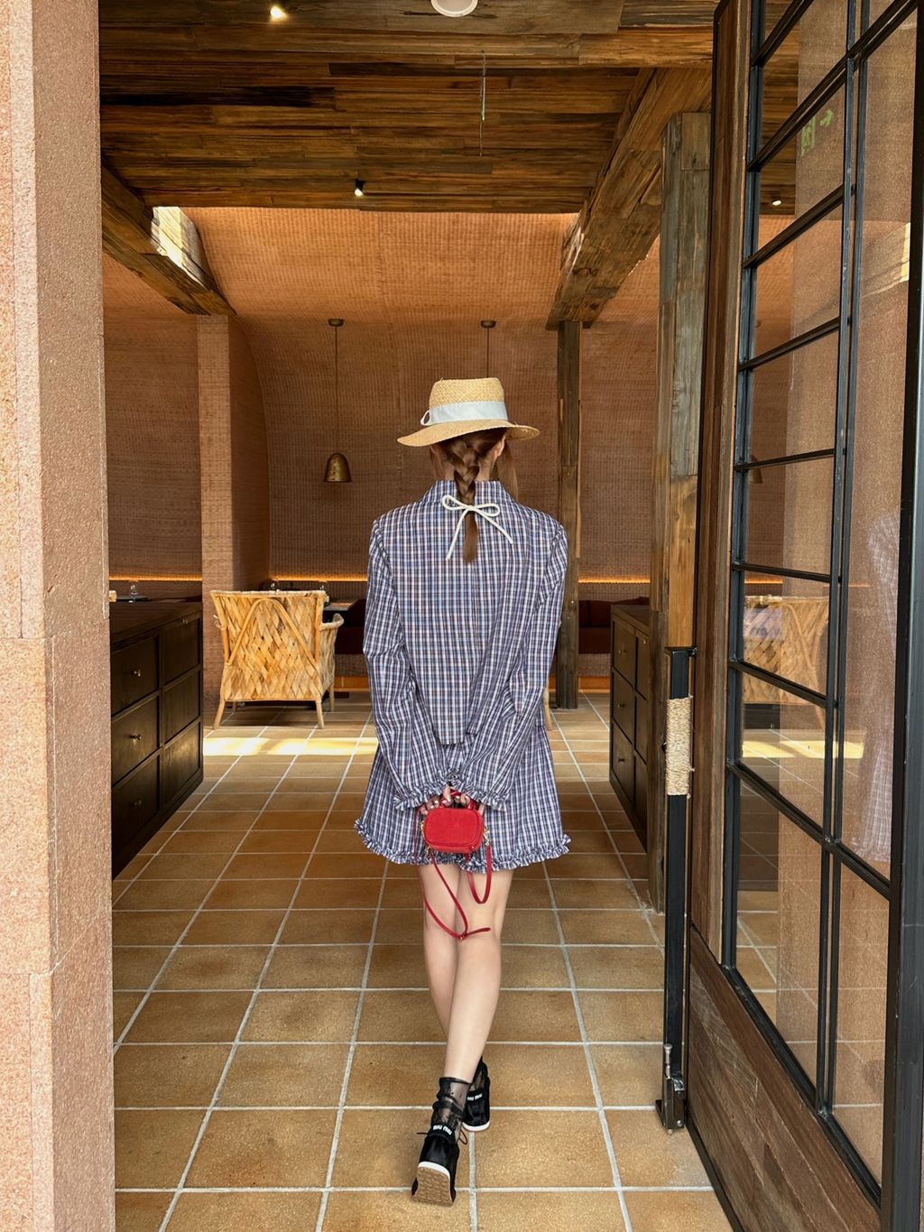 6d93c5e0e9386b317c33b233b9b76855