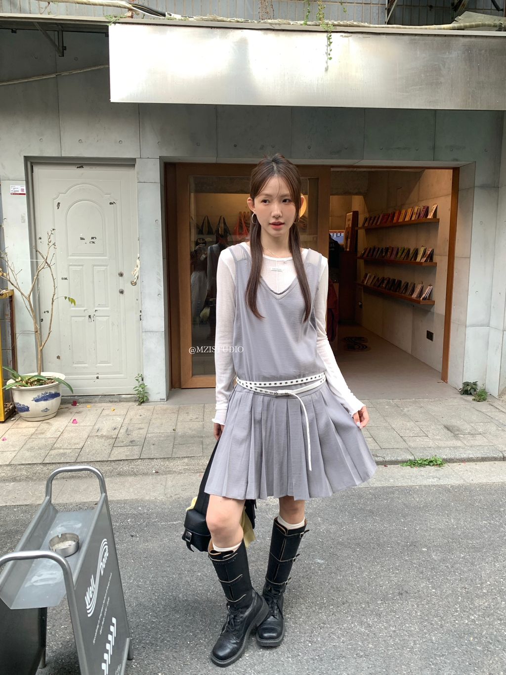 1a5421fdba984f8a96f704c5b8d706c4