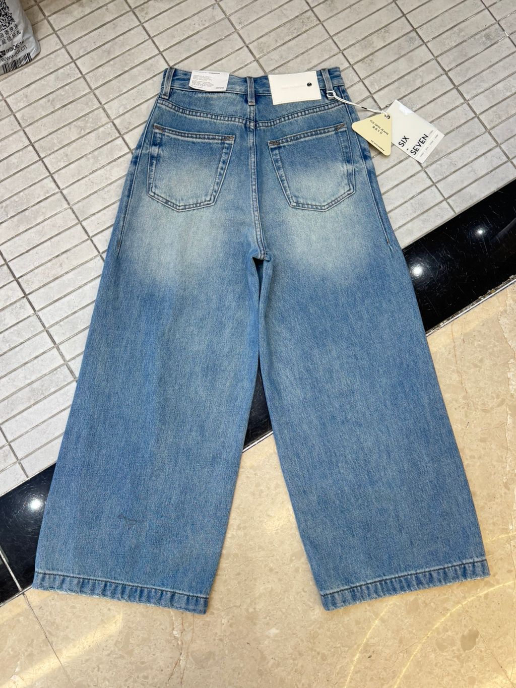 e08c93f25939cc8ce7b9c636ab0ab905