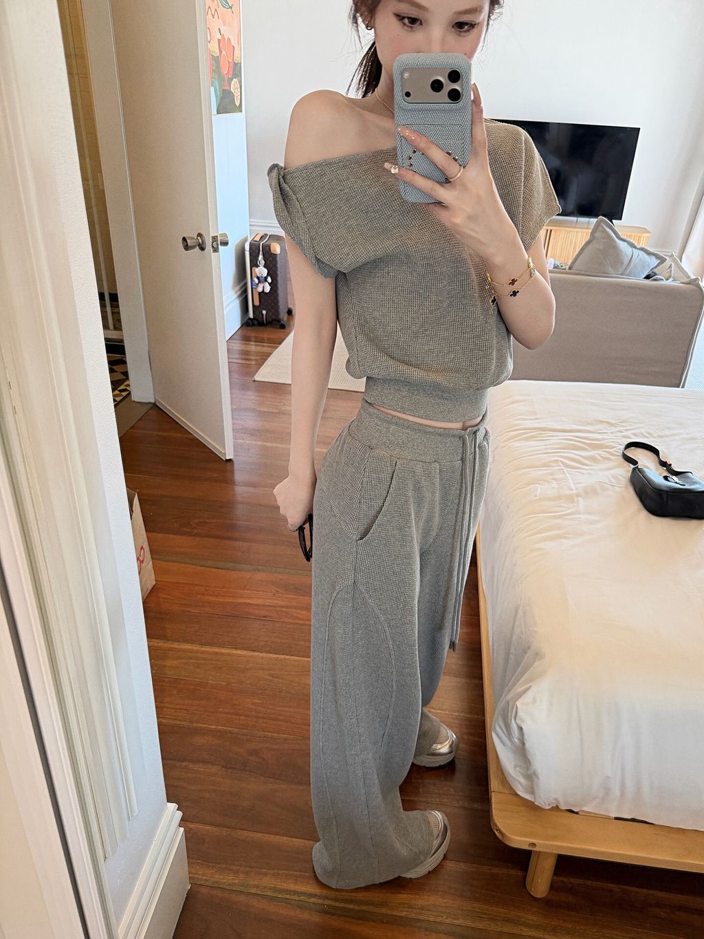 69f00a2b62a1fe58de4729ed72d83523