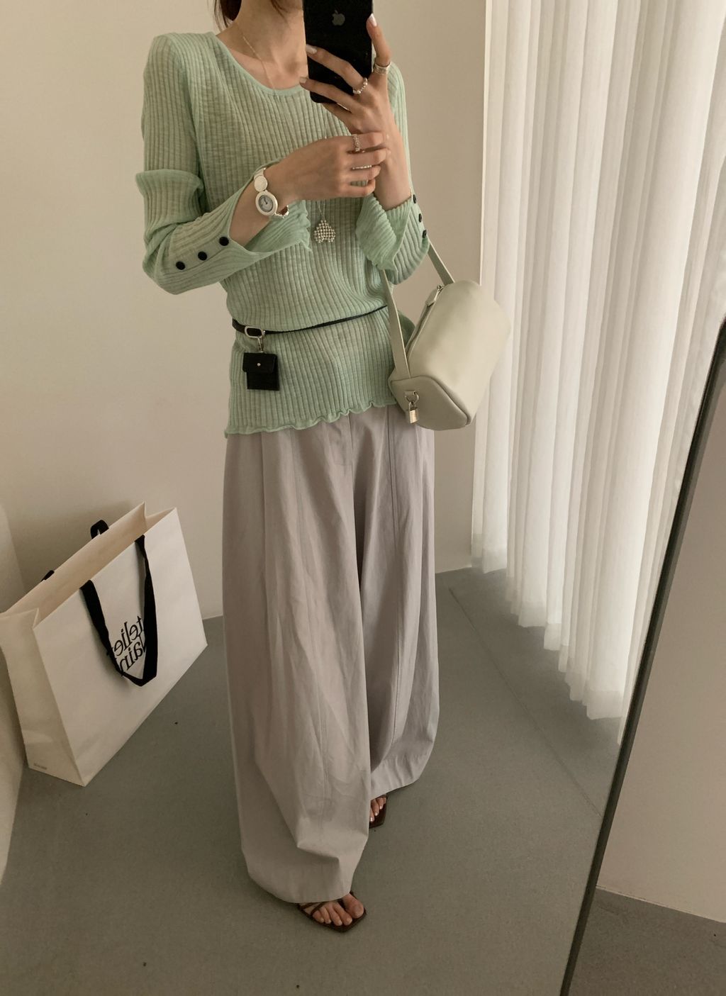 b929c8b95d164b1b8d86f71131423fee