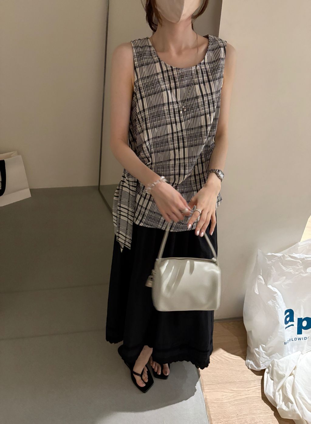 81208322f9dc95a3c7af8efbaaa7964f