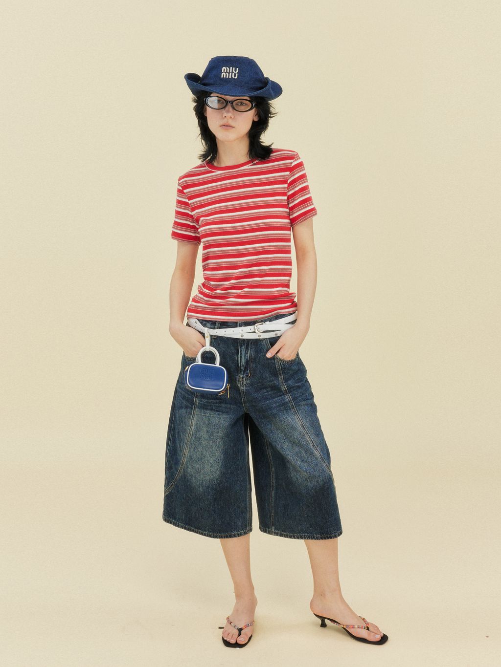 dbe2565c81c3a3b48de20e507245b572