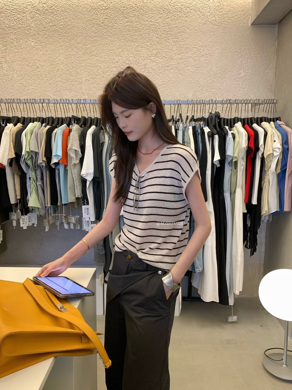 f2201a153419438a7f72a5dd18f1653c