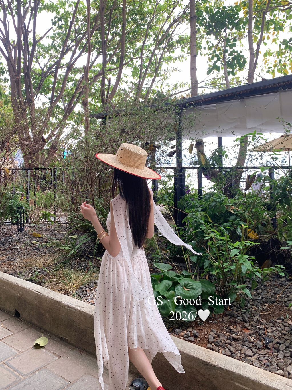 ef5fc5ecdeaf43e2090593639ab6941f