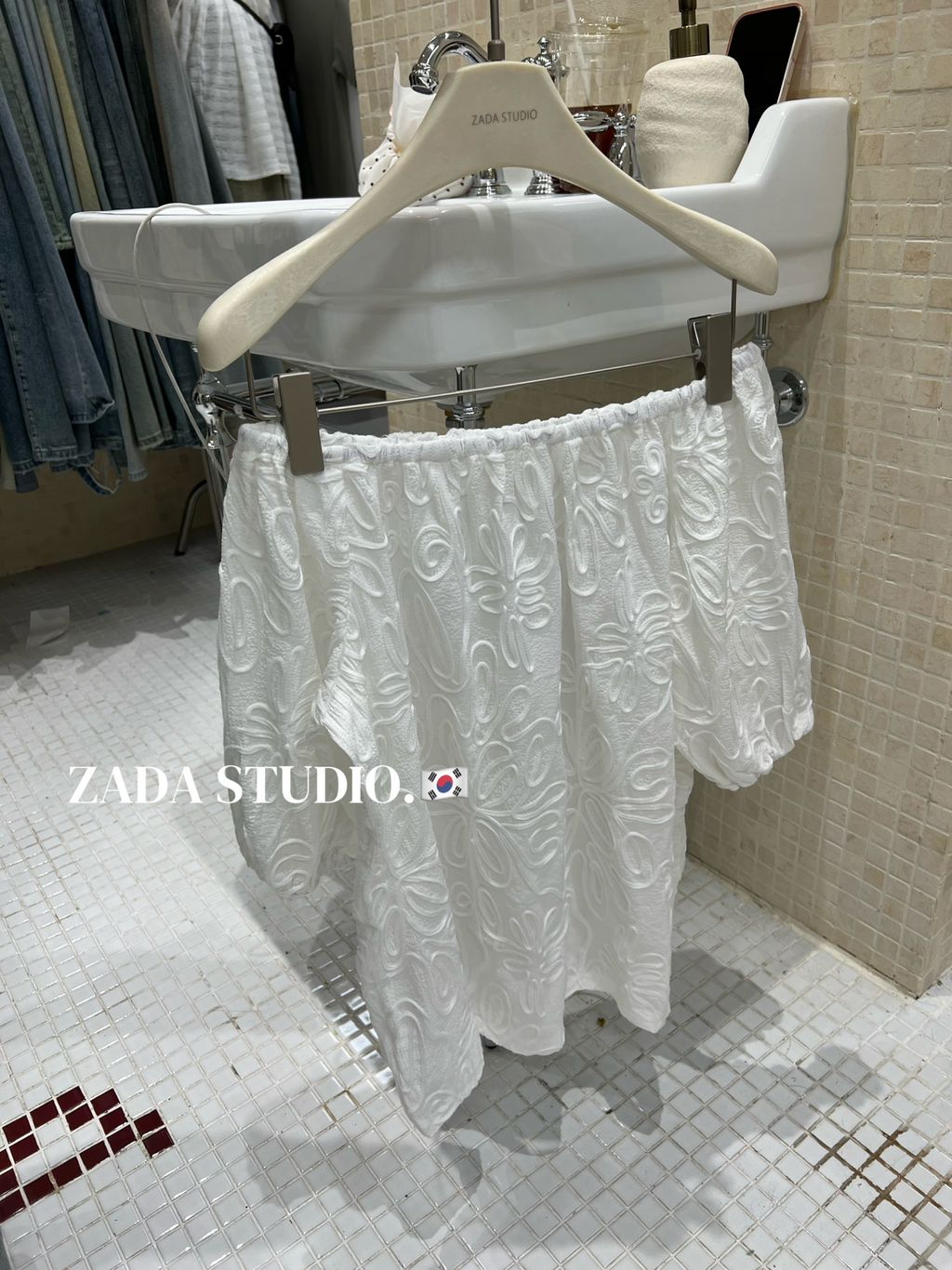 5e570a7fd246745a7f4071fe66fd2748