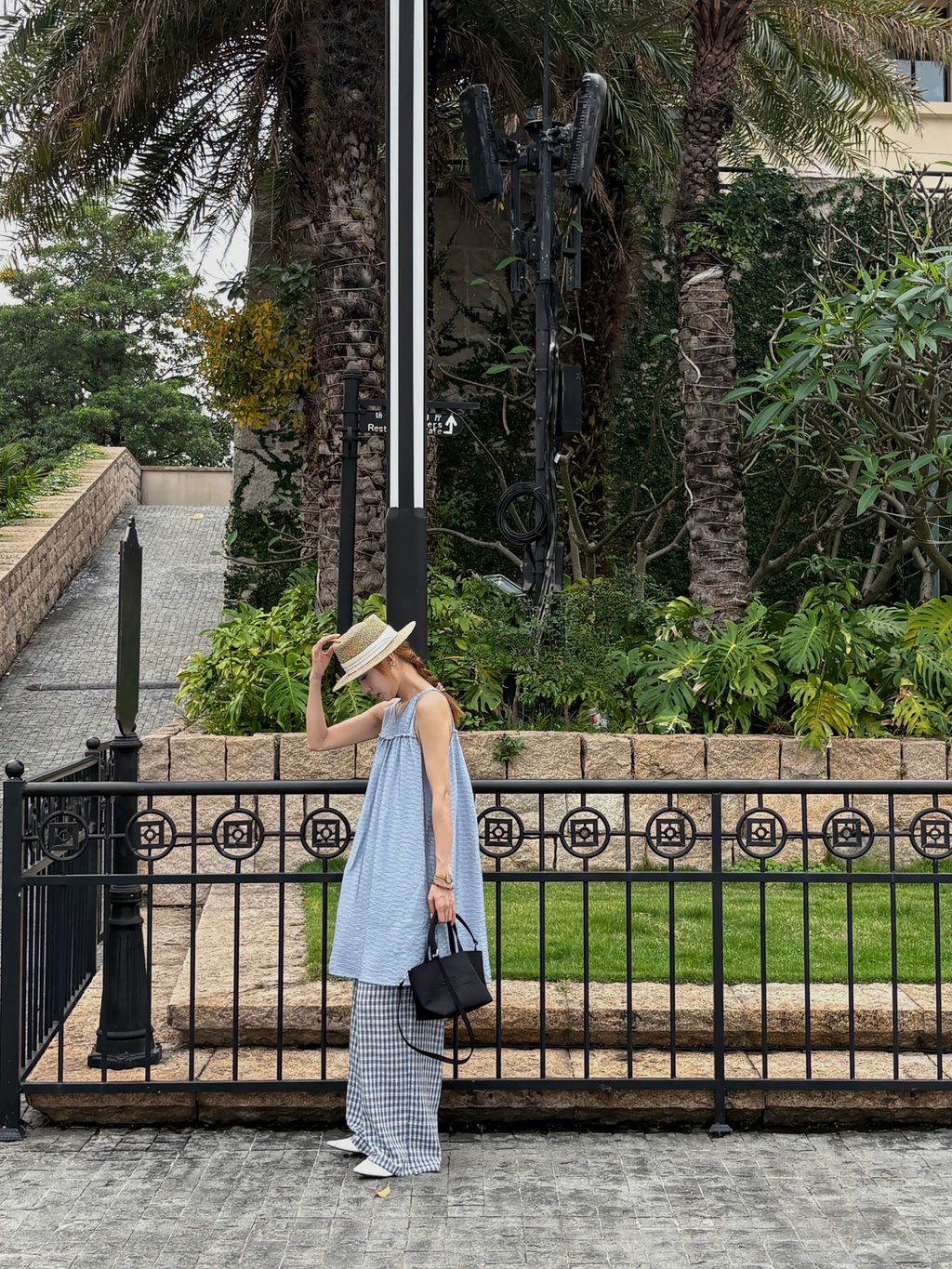 5f5e1f5b0f8e5881b5d4b13098e7f0a0