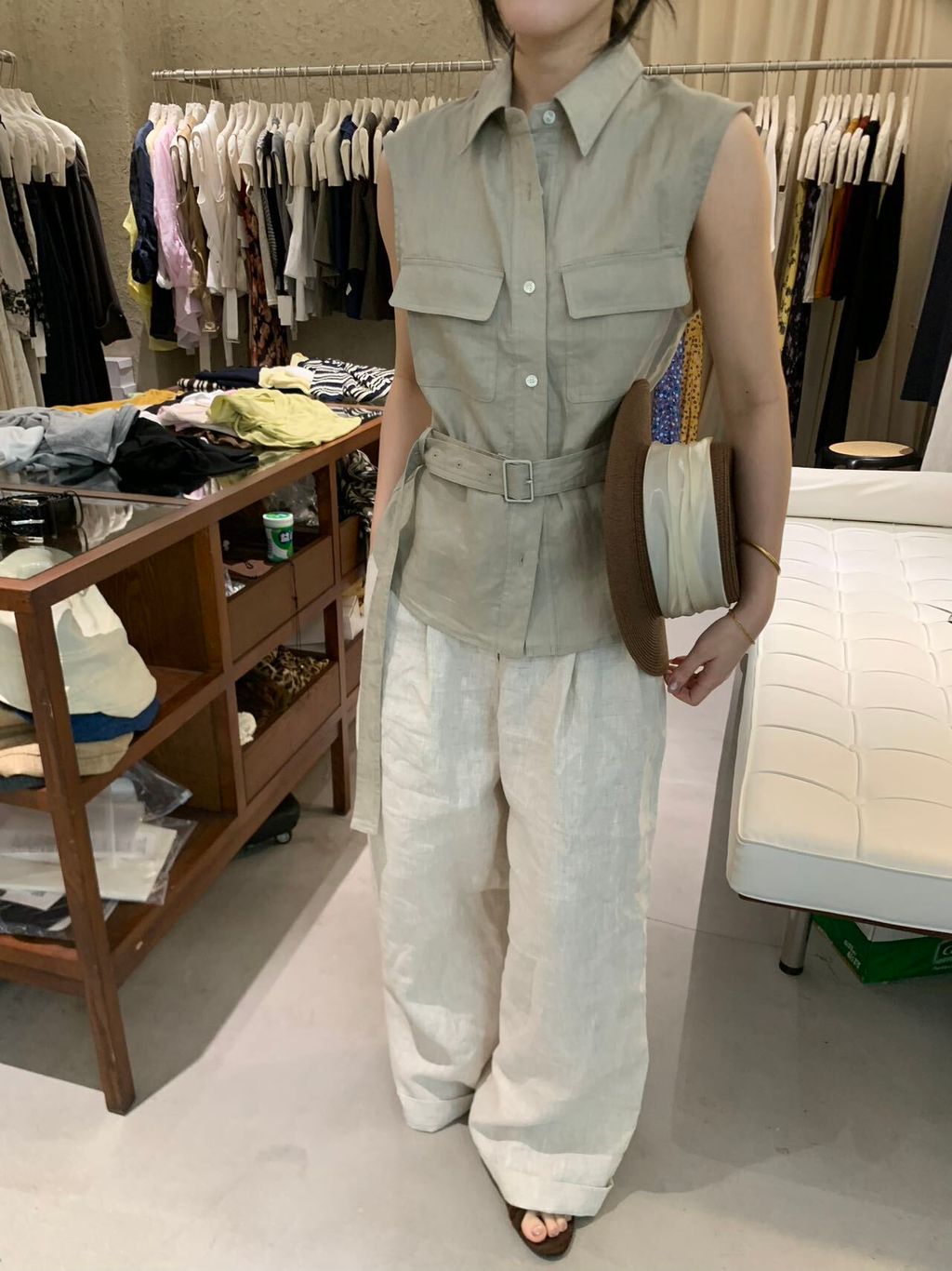 81b94fda5662bdbcbc24a69c318d7106