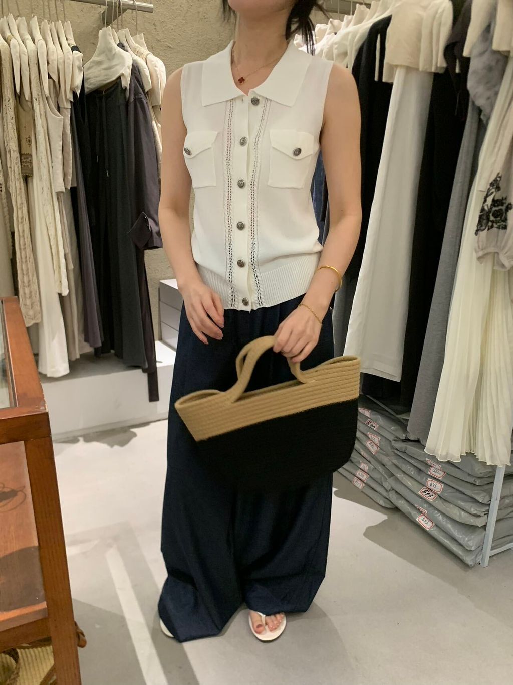 237b48a0b4bc48ead13d9ded90f8277f