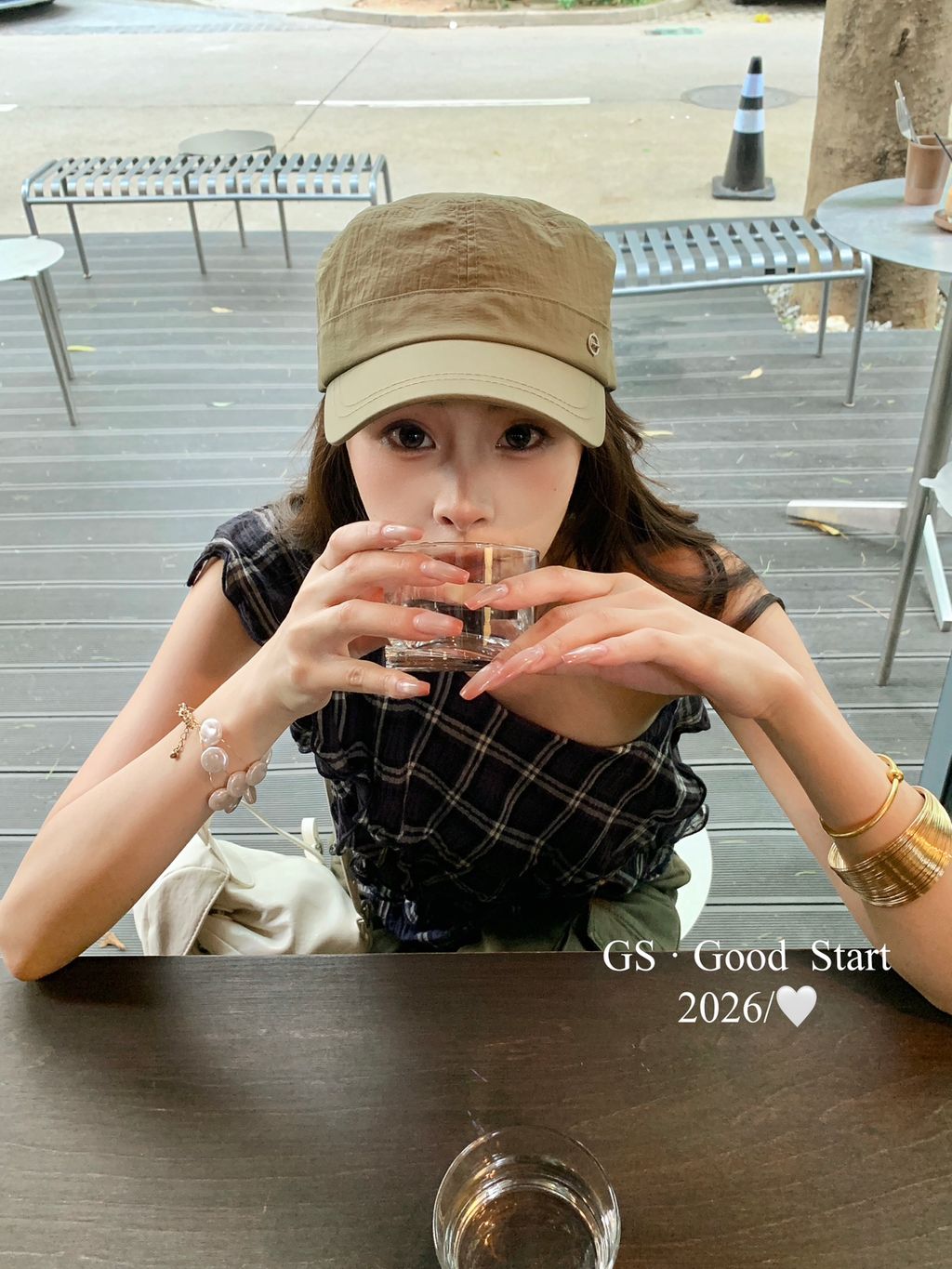 4206ca54b2d51f9372796ee6f024425a