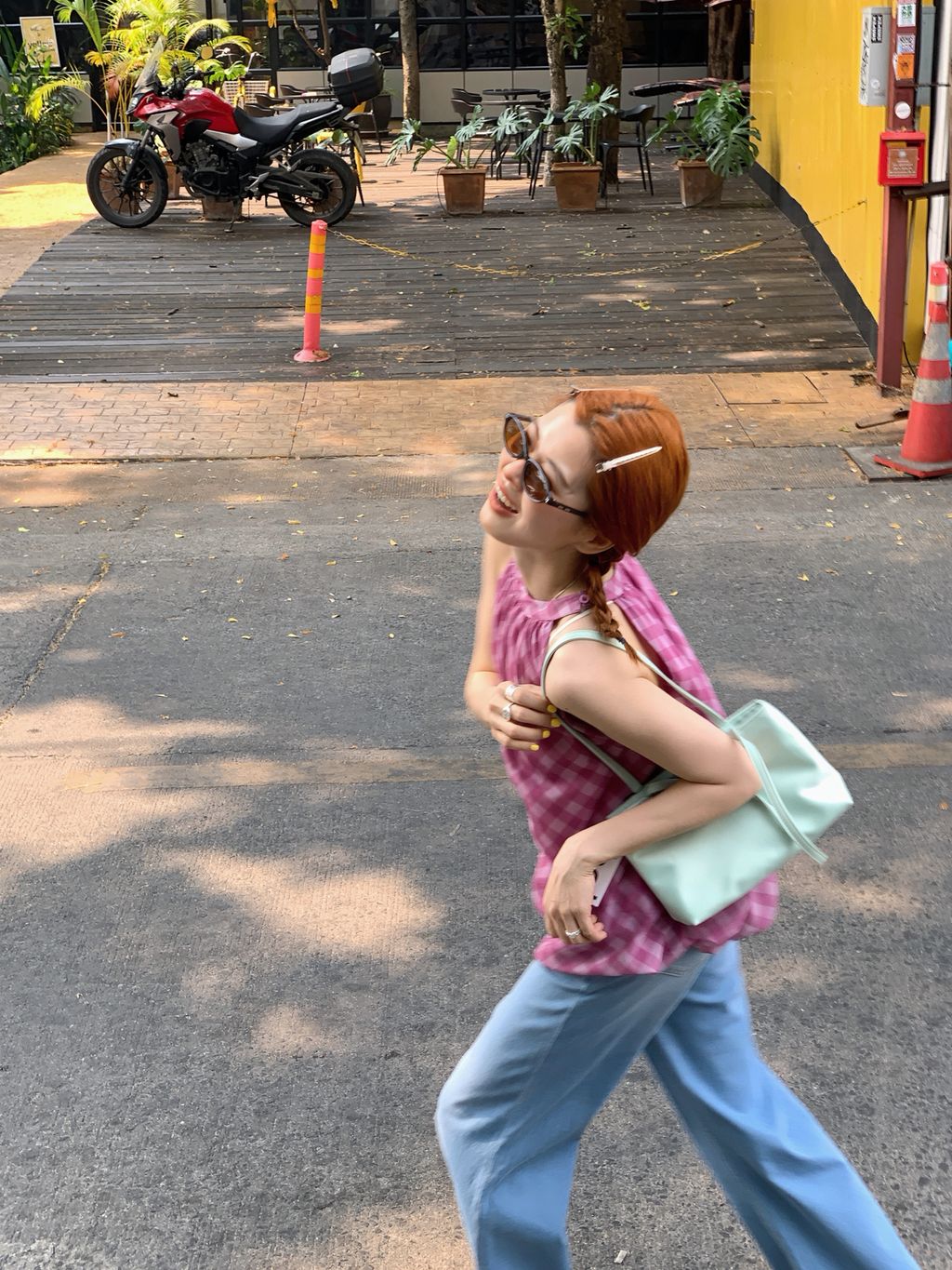 42218e6a9533a3a3105d354fccefaf6b