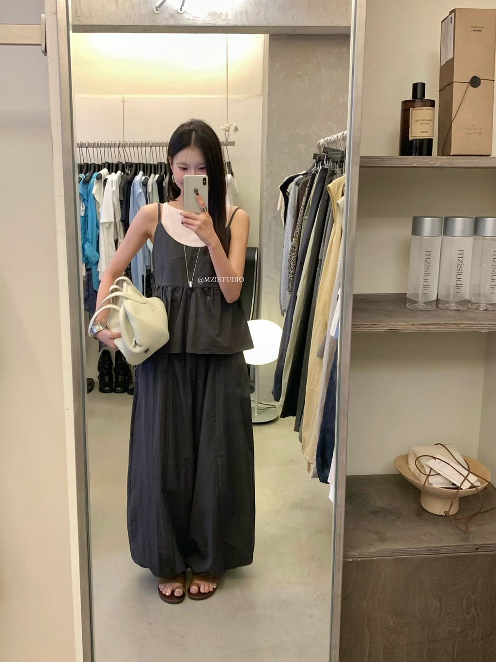 1403360f0cddd1452e9c0d70ff6ed938