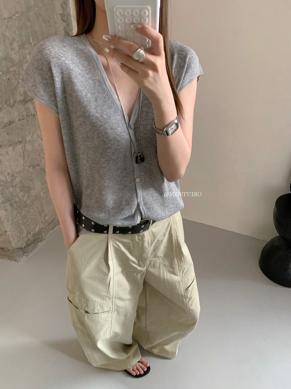 5891aa31a75228db5ff6e95810d5a69c