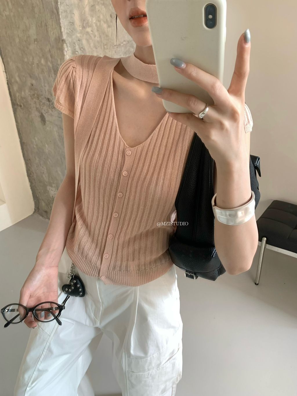 2704a854de2770af081ecef13f459ee8