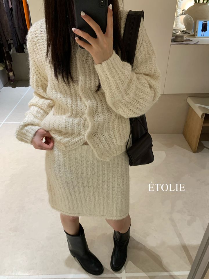 5b7772e6a479bb0001959a170e3a3c06