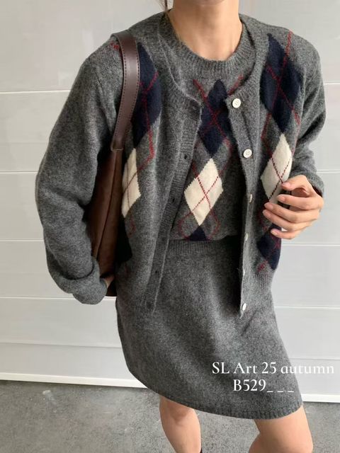 81e435775729af9f877ab753cb0cad4d