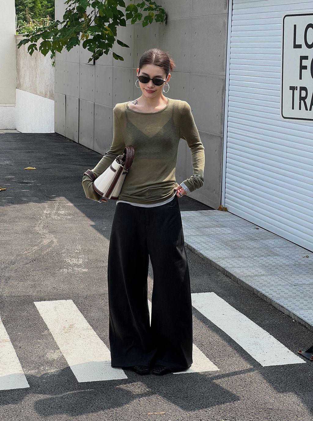 2137e3a529f449bda8b7e3da26e898b1