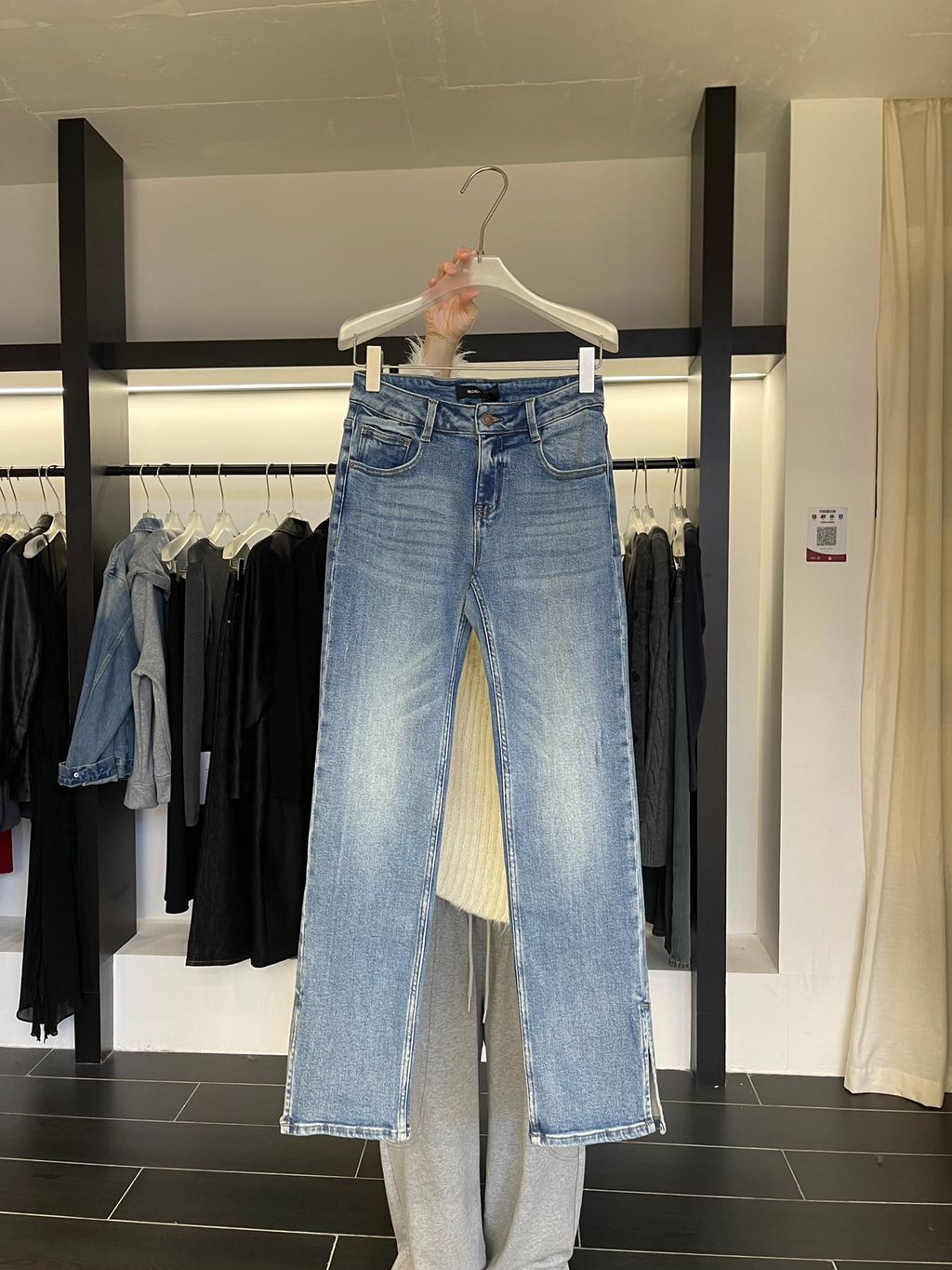 0b3ff7d01d967a860655a1d229043d71