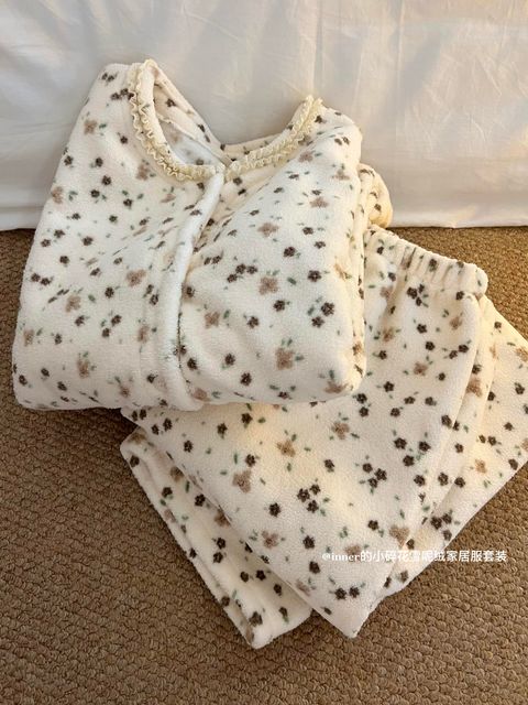 81d8242e02542f939d5cbcc2d4ead91e