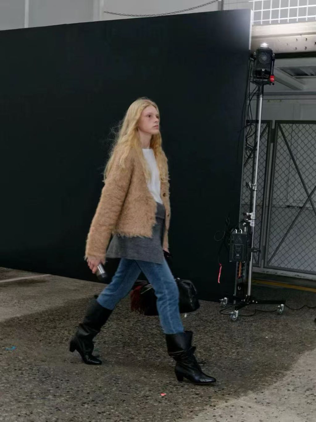 88f40cd95f8565b424e1d8a5d1d658de