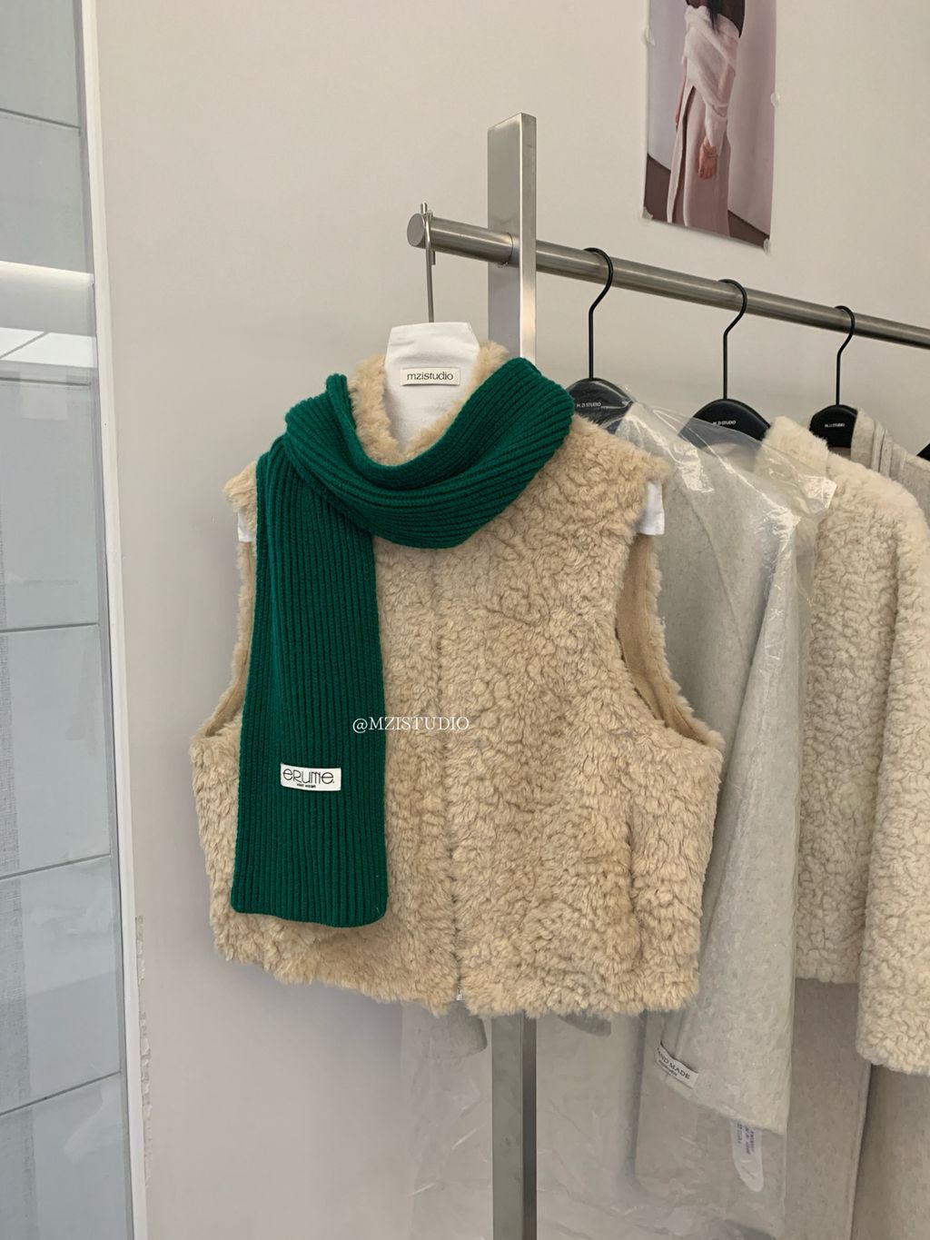 b4ce1f213e9f4f5a4b57ac04b7253939