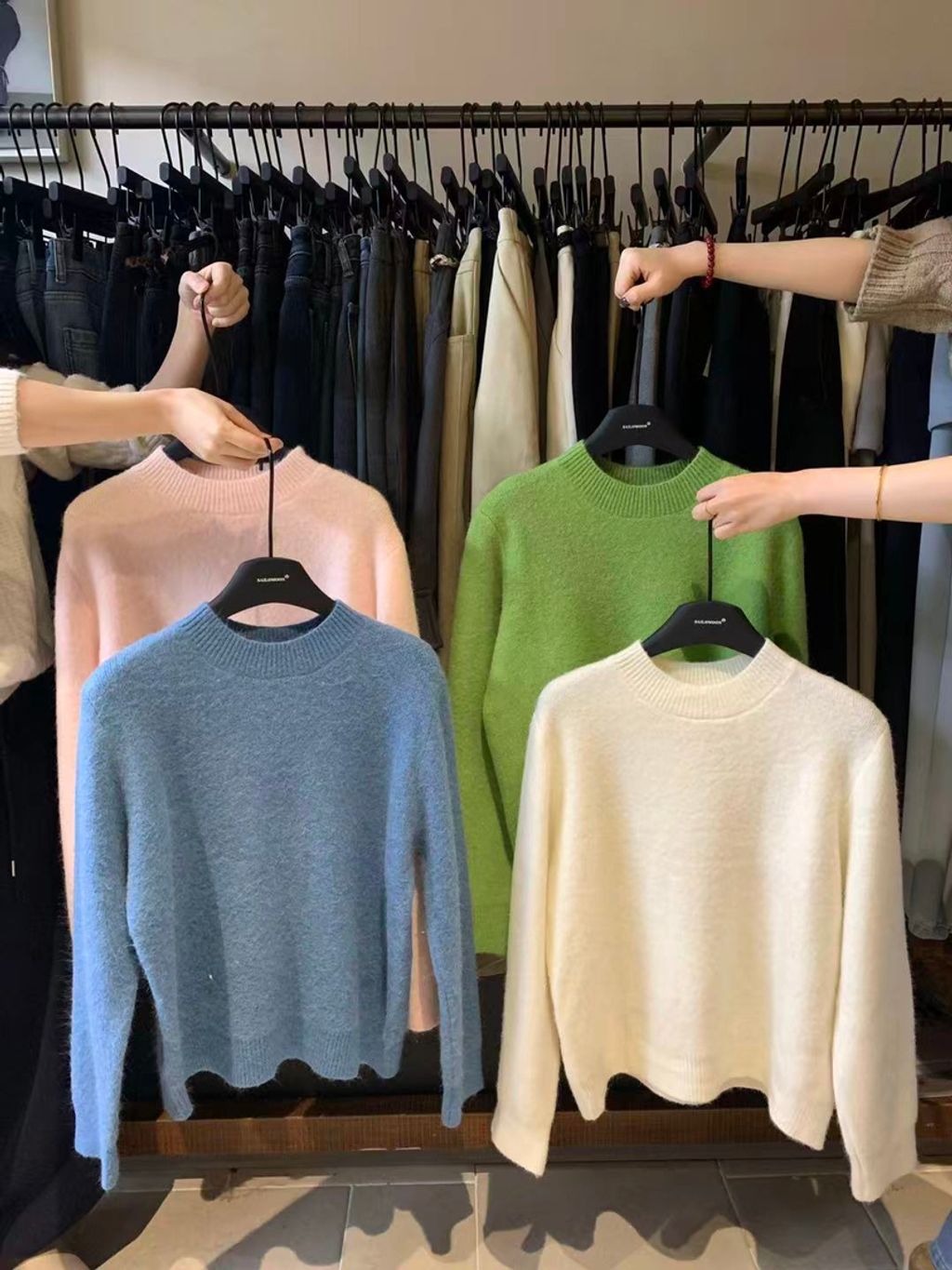 81cb0b51f9a9c1a67bf273526b806844