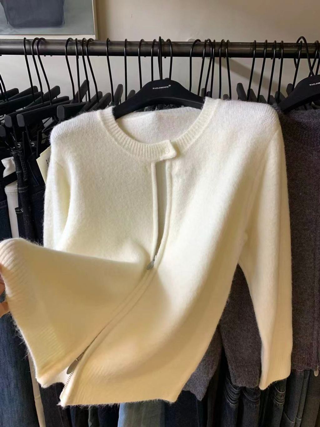 d05832473aa0295d353a158633950389