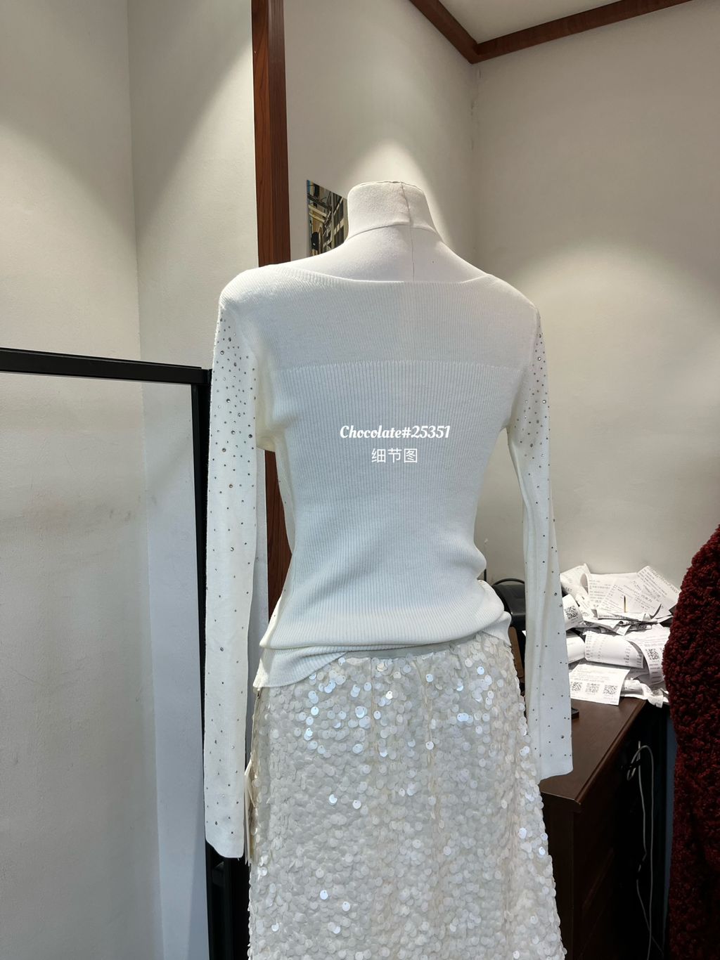 81561da51927abd231b4e4de8b052d1d