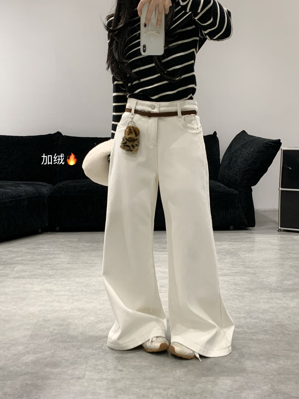 abc98e381eb5c49d7a7e34fb75666325