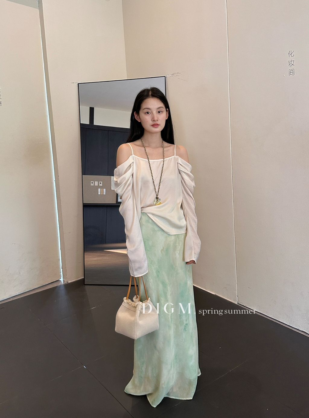 305817d2027a4198ce84af5a442be544