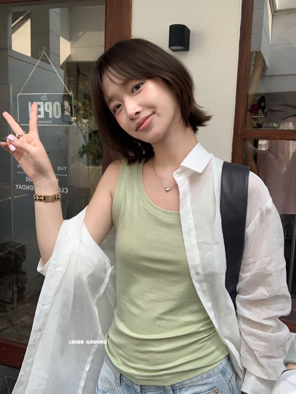 4351811e2e69853a3db62278a9363273