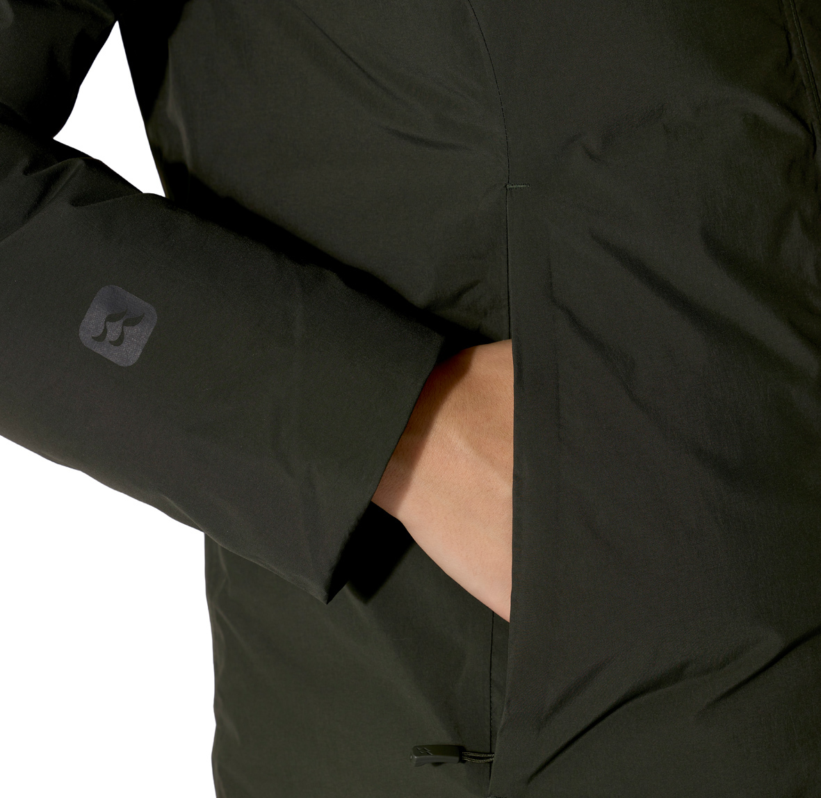 Womens_Valiance_Parka_DarkArmy_QDC_06_DAY_model_35