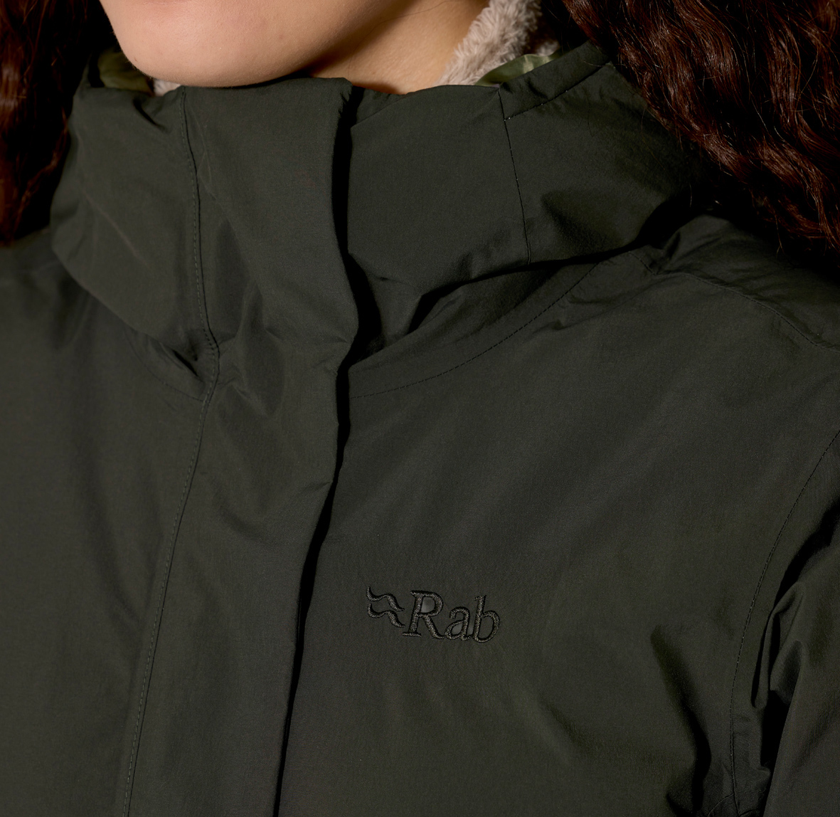 Womens_Valiance_Parka_DarkArmy_QDC_06_DAY_model_34