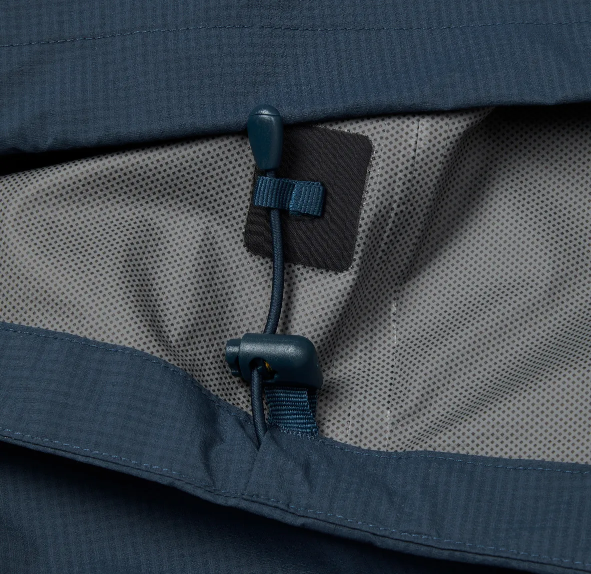 Downpour_Light_Jacket_TempestBlue_QWG_90_TMB_Detail_04