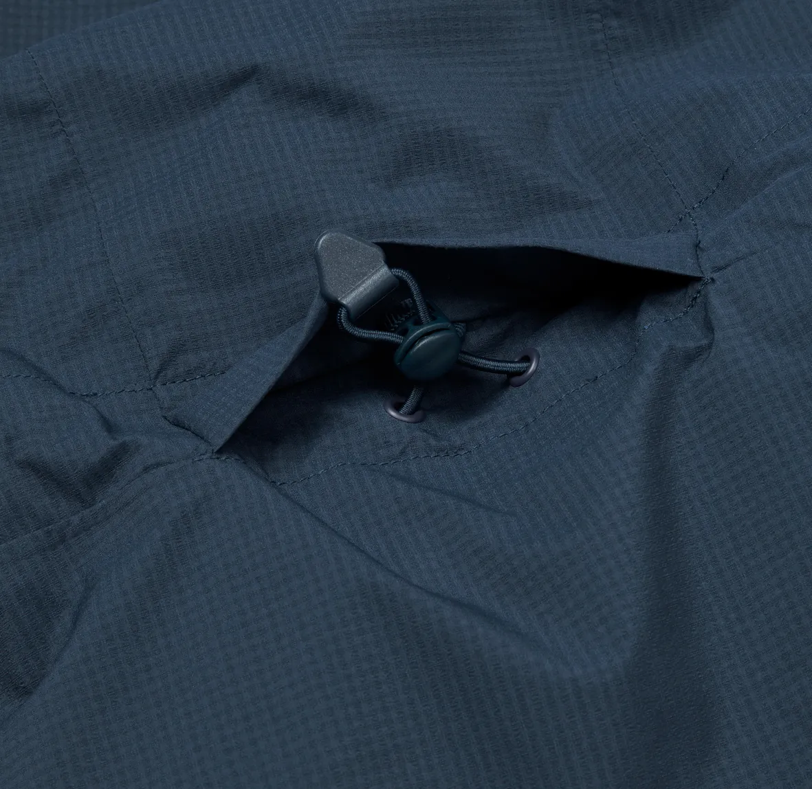 Downpour_Light_Jacket_TempestBlue_QWG_90_TMB_Detail_02