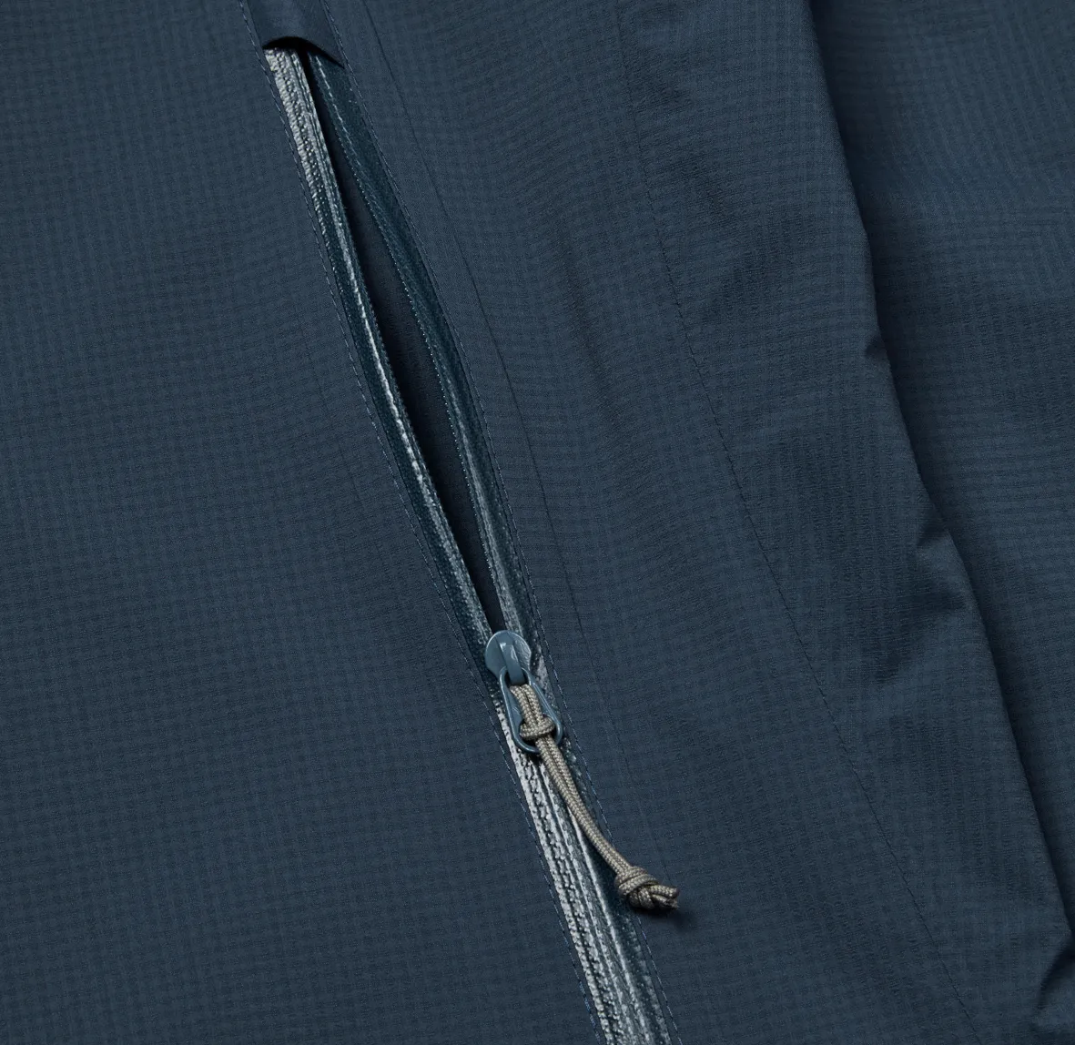 Downpour_Light_Jacket_TempestBlue_QWG_90_TMB_Detail_01